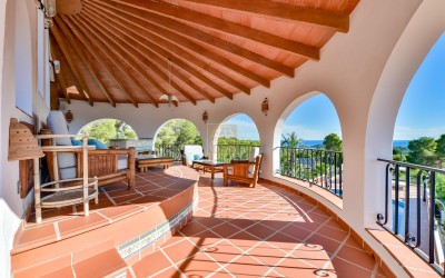Villa, recently renovated, with guest apartment and stunning sea and mountain views.