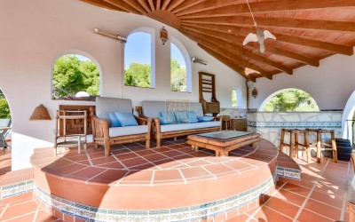 Villa, recently renovated, with guest apartment and stunning sea and mountain views.